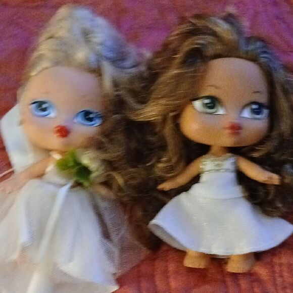 Set of Four Fashion Dolls with Outfits - Picture 5 of 6